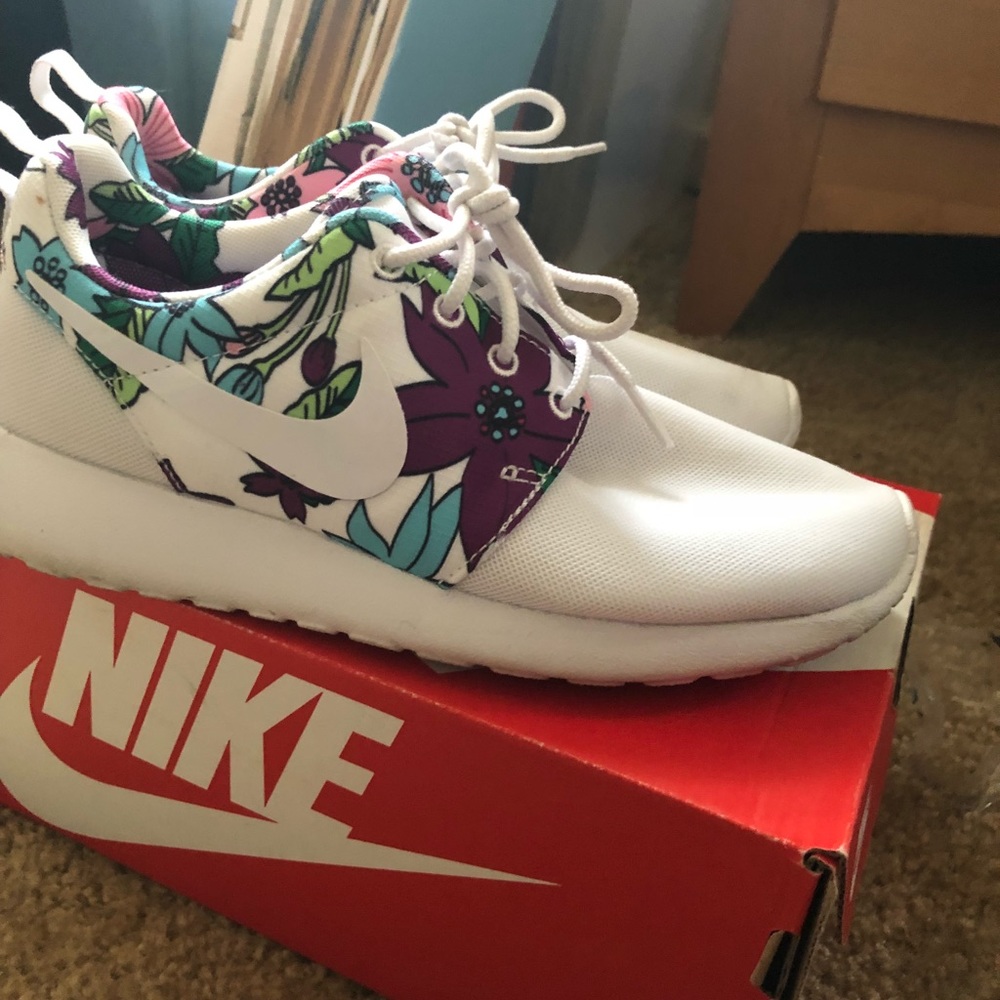 Women’s Nike Roshes